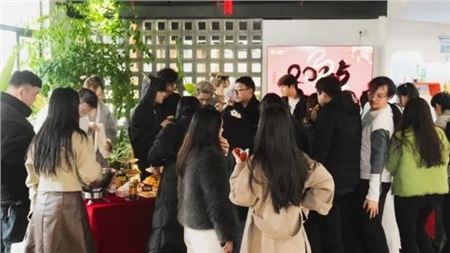 2025，與寶寶秀共迎璀璨元旦—— 新年新希望，美好從此刻啟航！